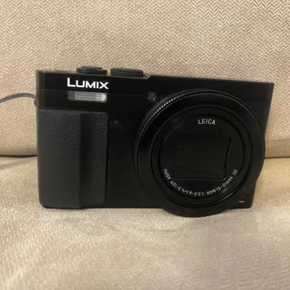 Umi Black Compact Digital Camera with Leica Lens - Lumix Style